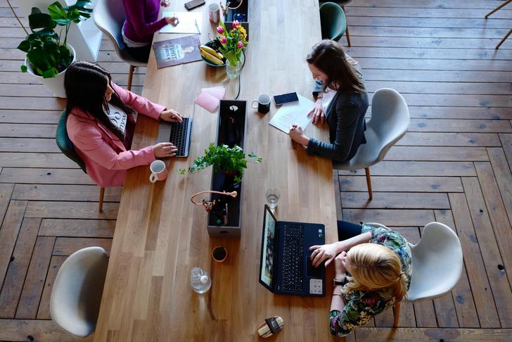 3 women working at a desk