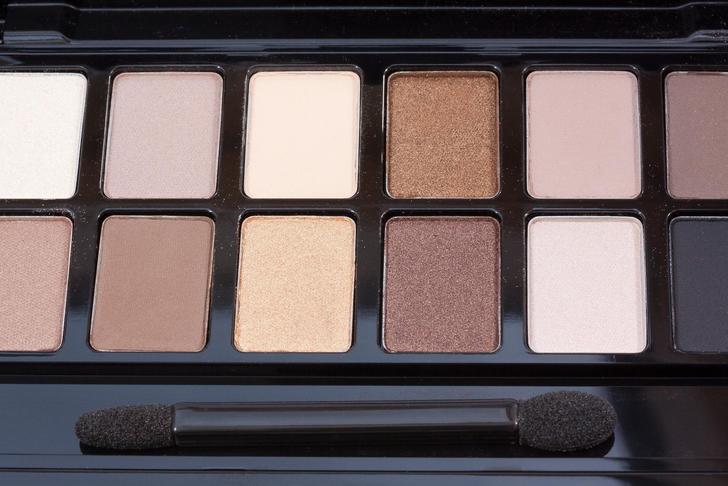 eyeshadow pallet with neutral shades