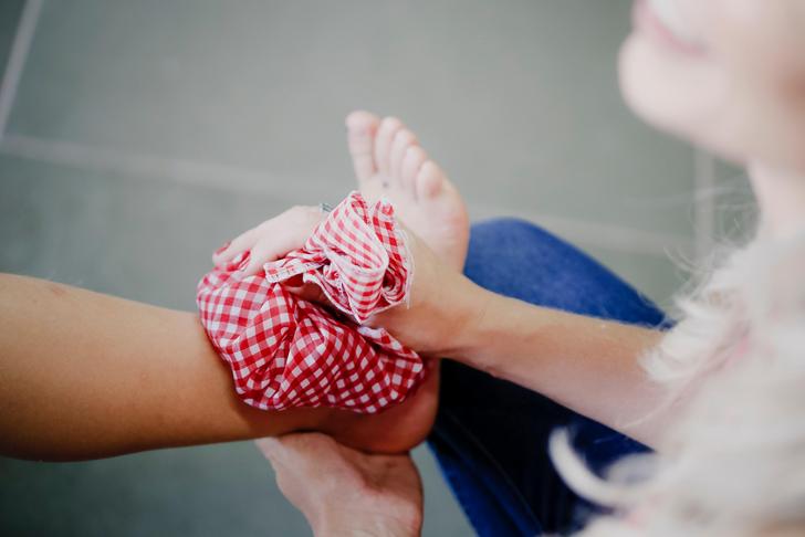 person icing foot