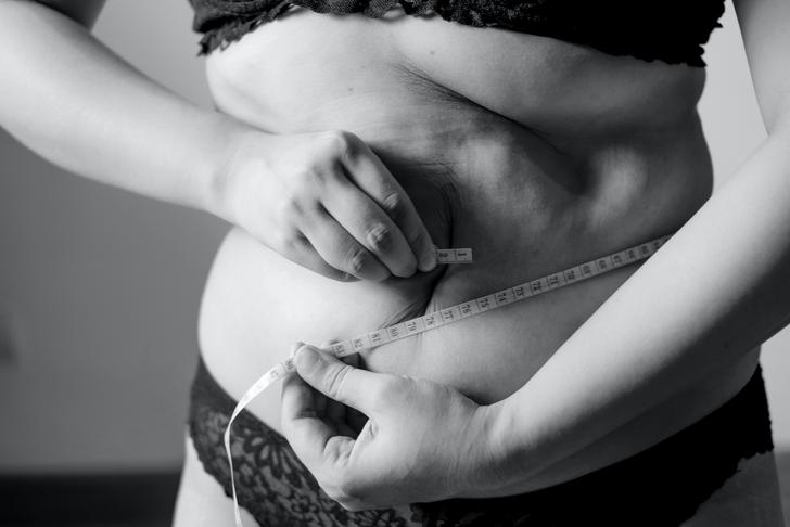 woman measuring stomach